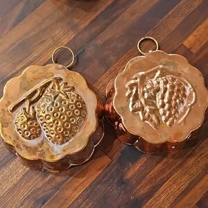 VINTAGE 2 Copper Molds Fruit Strawberry Grapes Bake Kitchen home Decor Metal